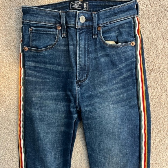 Abercrombie & Fitch Women’s “Simone High Rise” Striped Jeans Size 00 - Picture 3 of 11
